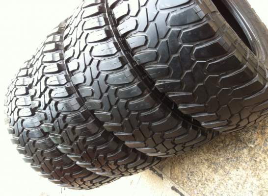 ขายยาง DEESTONE MUD CLAWER 285 75 r16 ปลายปี11