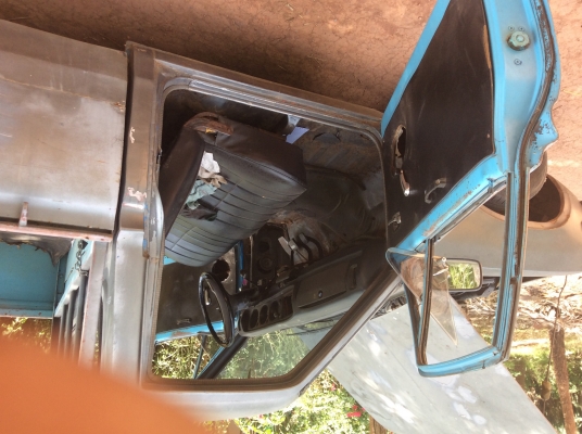 ขายดัสสันช้างเหยียบ แห้งๆ สี่ขอเกียร์คอ เครื่องดีมากๆ