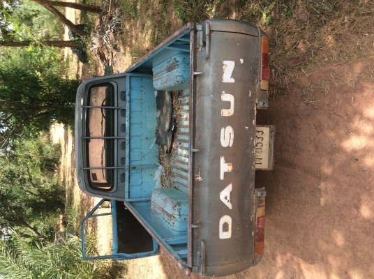 ขายดัสสันช้างเหยียบ แห้งๆ สี่ขอเกียร์คอ เครื่องดีมากๆ