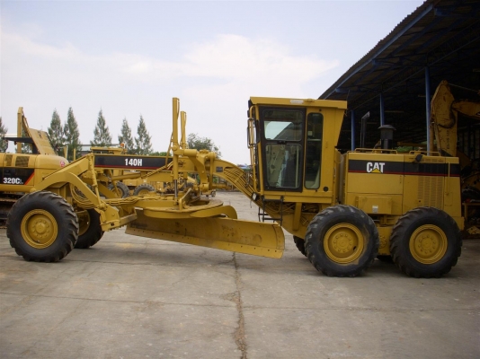รถเกรด CAT 140H  S/N : 2ZK-07784 สภาพเทพ