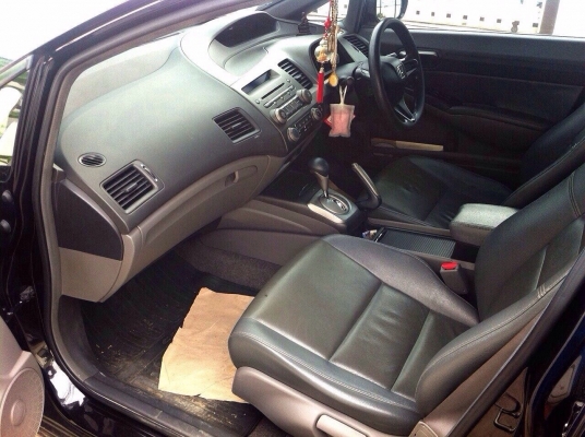 HONDA CIVIC 1.8s AUTO ปี 52 เล่มพร้อมโอน HONDA CIVIC 1.8s AUTO ปี 52 เล่มพร้อมโอน