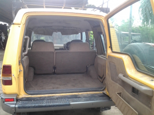 ขายรถแลนด์โรเวอร์ 4X4 เครื่องV8 เครื่องไม่ดี ต้องเอาไปซ่อมครับ ขายตามสภาพ เอาไปปั่้นสักหน่อยสวยเลย มีเล่มทะเบียนครับ ขาย 89000 บาท