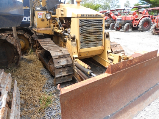 ขายรถแทรกเตอร์ดันดินมือสอง ราคาถูก ขายรถแทรกเตอร์ดันดินมือสอง ราคาถูก