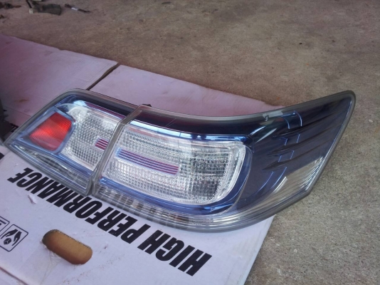 โคมไฟท้าย Camry Hybrid