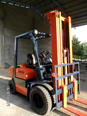 FORKLIFT*TOYOTA*5FD25*เสาฟลูฟรี5.50ม.*นำเข้าแท้จากญี่ปุ่นขายด่วนที่โคราช