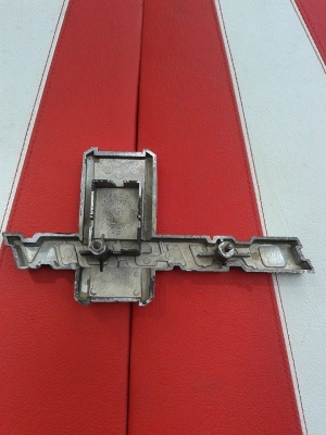 โลโก้หน้ากระจังหน้าเเว่นดัทสัน 620ของเเท้ให้เก่าเก็บของเเท้ โลโก้หน้ากระจังหน้าเเว่นดัทสัน 620ของเเท้ให้เก่าเก็บของเเท้