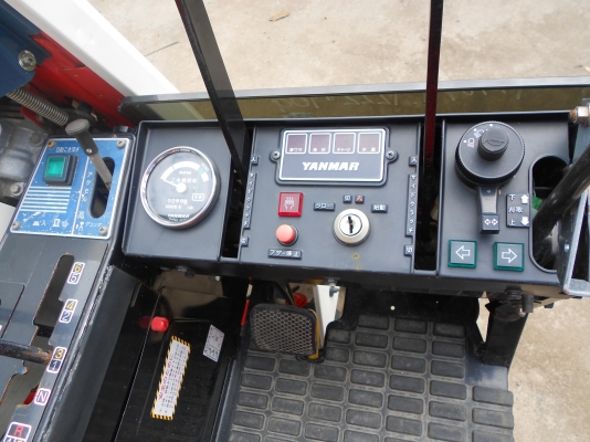 ขายรถเกี่ยวนวดข้าว YANMAR  CA135M (เก่านอก)