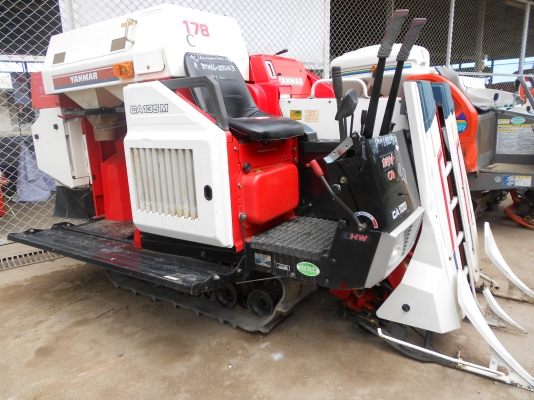 ขายรถเกี่ยวนวดข้าว YANMAR  CA135M (เก่านอก)