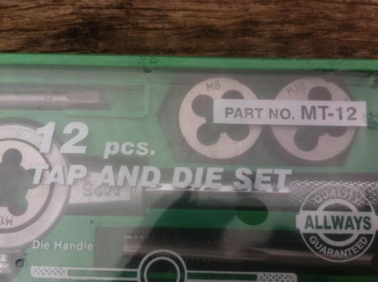 ชุดเครื่องมือต๊าปเกลี่ยวและดายเกลี่ยว ยี่ห้อ ALLWAYS  มีดอกต็าป 5 ดอก และดอกดาย 5 ดอก  พร้อมด้าม