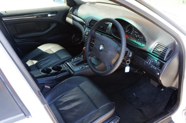 BMW E46 318i ปี 2000 AUTO ติดแก็ส LPG หัวฉีด ขายรถสวย ARIBAG คู่ เบรค ABS เครื่องแน่นๆ ช่วงล่างดี แอร์เย็นๆ ล้อ MAX เบาะหนัง ภายในสภาพสวย สีสวย รถพร้อมใช้งาน จัดไฟแนนได้