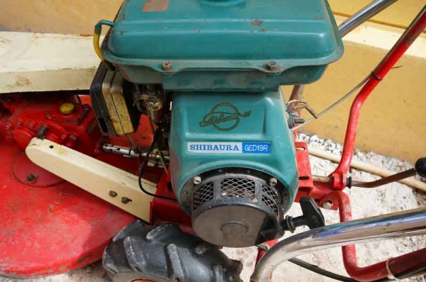 เครื่องตัดหญ้าแบบเดินตาม มีเกียร์ Shibaura ของเก่าจากญี่ปุ่น ยังใช้งานได้ดี