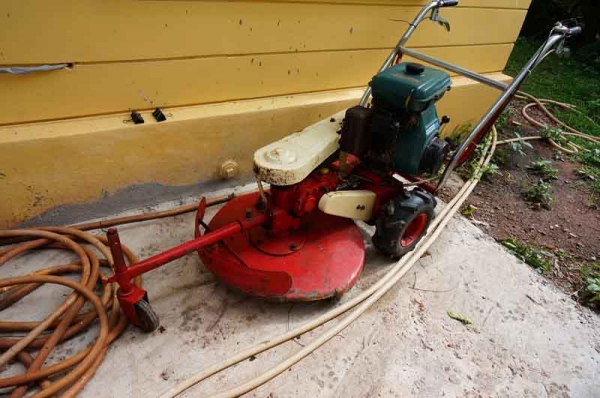 เครื่องตัดหญ้าแบบเดินตาม มีเกียร์ Shibaura ของเก่าจากญี่ปุ่น ยังใช้งานได้ดี