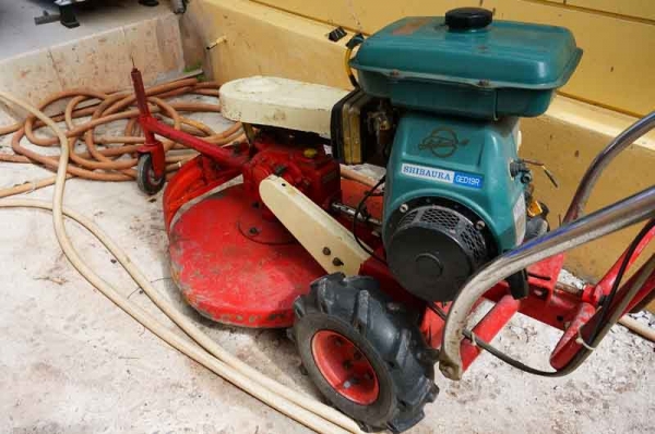 เครื่องตัดหญ้าแบบเดินตาม มีเกียร์ Shibaura ของเก่าจากญี่ปุ่น ยังใช้งานได้ดี