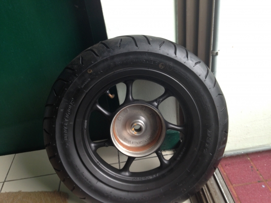 ขายล้อ zoommer ขอบ 12" พร้อมยาง สภาพใหม่ 3800