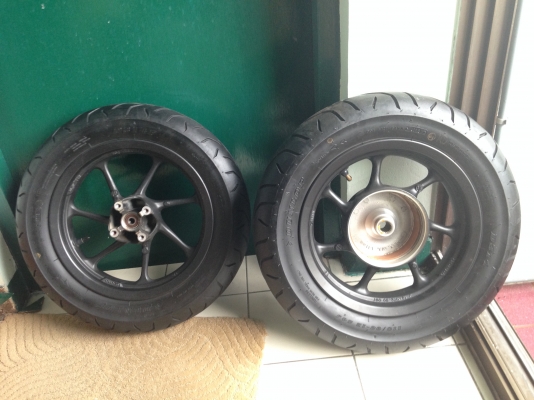 ขายล้อ zoommer ขอบ 12" พร้อมยาง สภาพใหม่ 3800