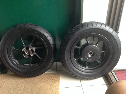 ขายล้อ zoommer ขอบ 12" พร้อมยาง สภาพใหม่ 3800