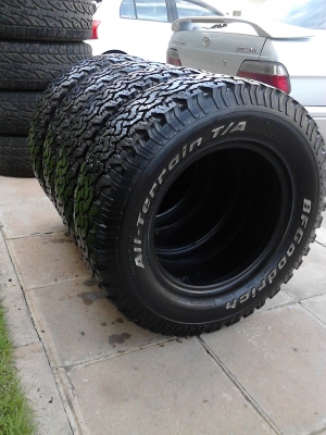 245/70R16 BF Goodrich Allterrain T/A  มีชุด 4 เส้น  โทร.081-427-3941
