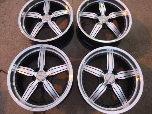 แม็กขอบ17 กว้าง7.5 ET42 5รู114 ล้อสวยๆ เงาๆ ไม่เคยซ่อม