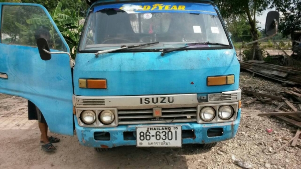 สี่ล้อกลางพร้อมใช้ขาย119000 บาท สี่ล้อกลางพร้อมใช้ขาย119000 บาท