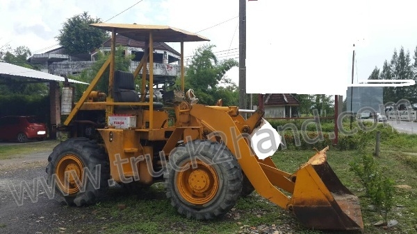 รถตักดิน TCM พร้อมใช้งาน