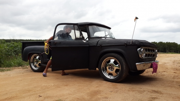 dodgeกระบะโปร่ง ทบ.พร้อม แอร์ พวงมาลัยพาวเวอร์ ดิสน์4ล้อ