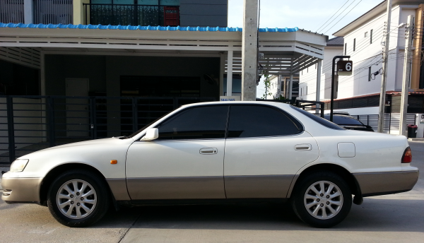 ขายด่วน ES300 รถสวยหาอยู่ไม่ผิดหวังครับ ติด lpg ประหยัดมากๆภายในสะอาด ต่อลองราคาได้