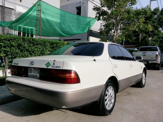 ขายด่วน ES300 รถสวยหาอยู่ไม่ผิดหวังครับ ติด lpg ประหยัดมากๆภายในสะอาด ต่อลองราคาได้