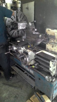 เครื่องกลึงญี่ปุ่น6ฟุต4เพลามีเบรคเหวี่ยงได้900มมยี่ห้อHOWAติดต่อ0892224259