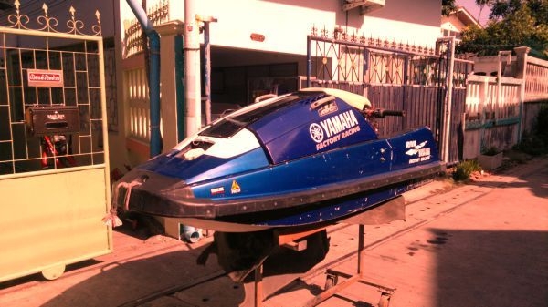 ขายเรือยืนyamaha superjet(sn)701ccคาร์บูคู่ bigreed ท่อprotecคอใหญ่ตรงรุ่นคาบูคู่ เครื่องดำจากเรือจมูก เครื่องสมบูรณ์กดเป็นติด  แฮนด์อลูมิเนียม umi วอเทอร์บ็อกจมูกแท้ ท่อออกหลังจมูกแท้(2.5นิ้ว)