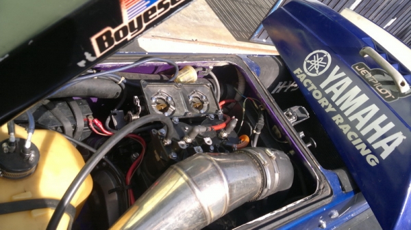 ขายเรือยืนyamaha superjet(sn)701ccคาร์บูคู่ bigreed ท่อprotecคอใหญ่ตรงรุ่นคาบูคู่ เครื่องดำจากเรือจมูก เครื่องสมบูรณ์กดเป็นติด  แฮนด์อลูมิเนียม umi วอเทอร์บ็อกจมูกแท้ ท่อออกหลังจมูกแท้(2.5นิ้ว)