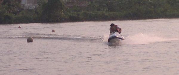 ขายเรือยืนyamaha superjet(sn)701ccคาร์บูคู่ bigreed ท่อprotecคอใหญ่ตรงรุ่นคาบูคู่ เครื่องดำจากเรือจมูก เครื่องสมบูรณ์กดเป็นติด  แฮนด์อลูมิเนียม umi วอเทอร์บ็อกจมูกแท้ ท่อออกหลังจมูกแท้(2.5นิ้ว)