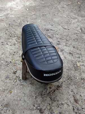 เบาะพื้นเหล็กงานเก่า honda CB100