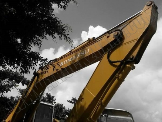 รถแบคโฮKOMATSU PC200