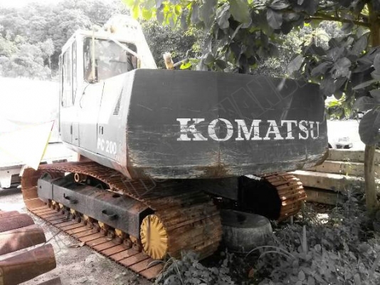 รถแบคโฮKOMATSU PC200