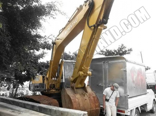 รถแบคโฮKOMATSU PC200