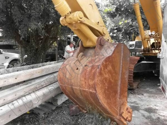 รถแบคโฮKOMATSU PC200