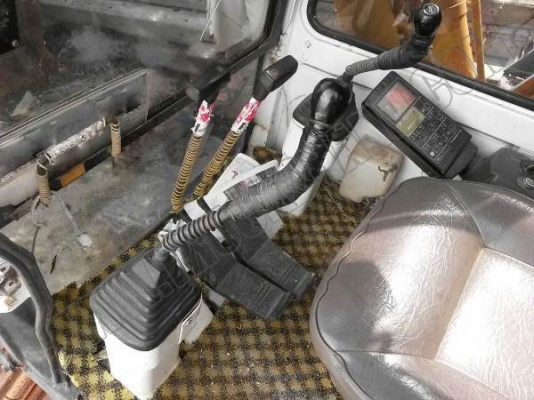 รถแบคโฮKOMATSU PC200