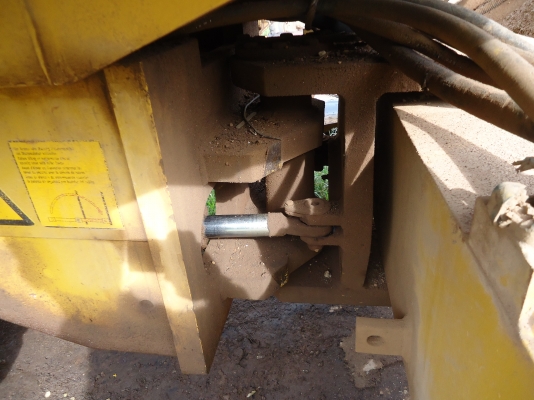 ขายรถบดVIBROMAX-2000มีเล่มทะเบียน2เพลาใช้งานดี