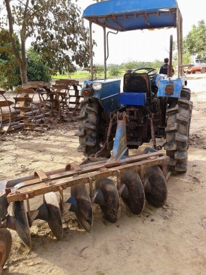 ขายรถไถแชมป์304slxตัวพิเศษ4*4 โฟวินสภาพเกือบร้อยเปอร์เซ็น