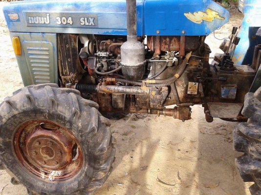 ขายรถไถแชมป์304slxตัวพิเศษ4*4 โฟวินสภาพเกือบร้อยเปอร์เซ็น