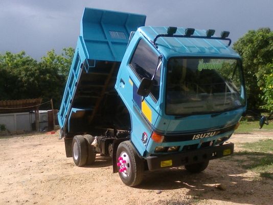 คุณ เจริญศักดิ์และลูกชายขับกลับแล้วคับ ขอบคุณคับ//6ล้อดั้มNKR 88 แรง ปี35 ห้างแท้ เครื่อง4JB1 เครื่องดี คัดซีสวย รถบ้านแท้ รถขับดี วิ่งงานอยู่คับ พร้อมใช้งานคับ