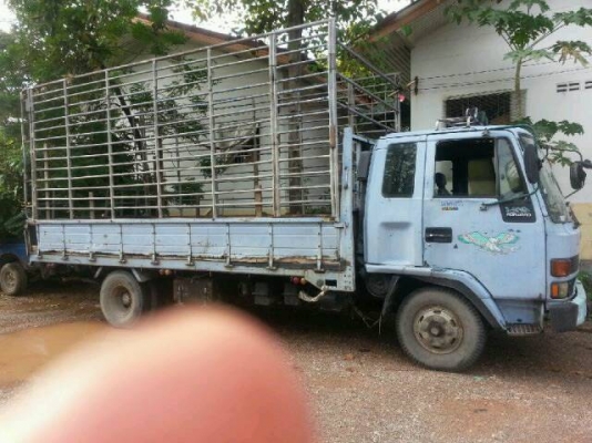 หกล้อ รถประกอบ