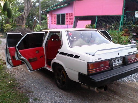 ต้องการขาย TOYOTA หน้าแหลม สีขาว วางเครื่อง 1J ติดแก๊สลงเล่มแล้ว เกียร์ออโต้ พวงมาลัยเพาเวอร์