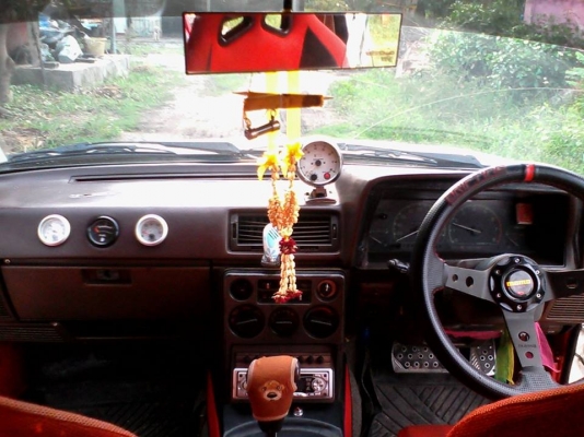 ต้องการขาย TOYOTA หน้าแหลม สีขาว วางเครื่อง 1J ติดแก๊สลงเล่มแล้ว เกียร์ออโต้ พวงมาลัยเพาเวอร์