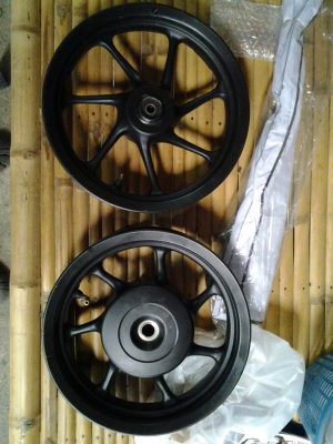 ขายล้อแม็กพร้อมยาง Zoomer-X 2,600 บาทม