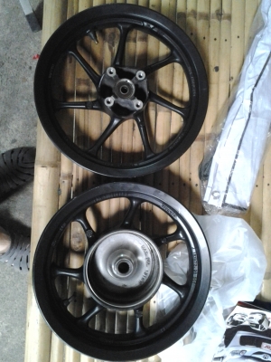 ขายล้อแม็กพร้อมยาง Zoomer-X 2,600 บาทม