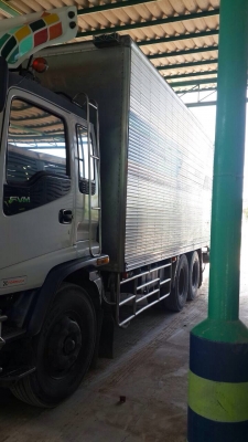 ขายรถสิบล้อตู้เปียก ISUZU FVM33MT เครื่อง 6HH1-195 แรง ปี 40 ช่วงยาว 6.20 เมตร