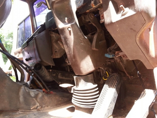 รถมิตซู 10 ล้อ ท้ายลาด 190 แรงม้า. สนใจติดต่อ 081 - 6079515 รถมิตซู 10 ล้อ ท้ายลาด 190 แรงม้า. สนใจติดต่อ 081 - 6079515