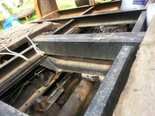 รถมิตซู 10 ล้อ ท้ายลาด 190 แรงม้า. สนใจติดต่อ 081 - 6079515 รถมิตซู 10 ล้อ ท้ายลาด 190 แรงม้า. สนใจติดต่อ 081 - 6079515