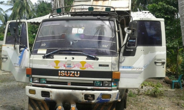 รถอีซูซุ 6 ล้อดั้ม FTR 165 แรงม้า. ปี 36 สนใจติดต่อ 081 - 6079515 รถอีซูซุ 6 ล้อดั้ม FTR 165 แรงม้า. ปี 36 สนใจติดต่อ 081 - 6079515